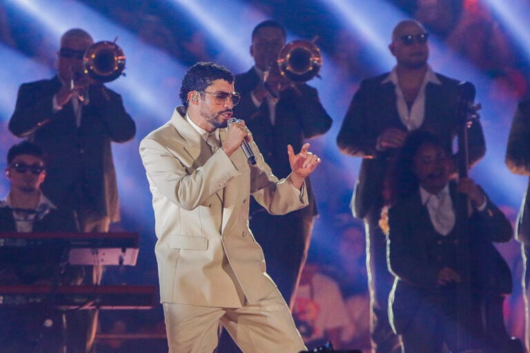 Gobernadora celebra Grammy de Bad Bunny mientras Rivera Schatz lanza insultos contra el artista