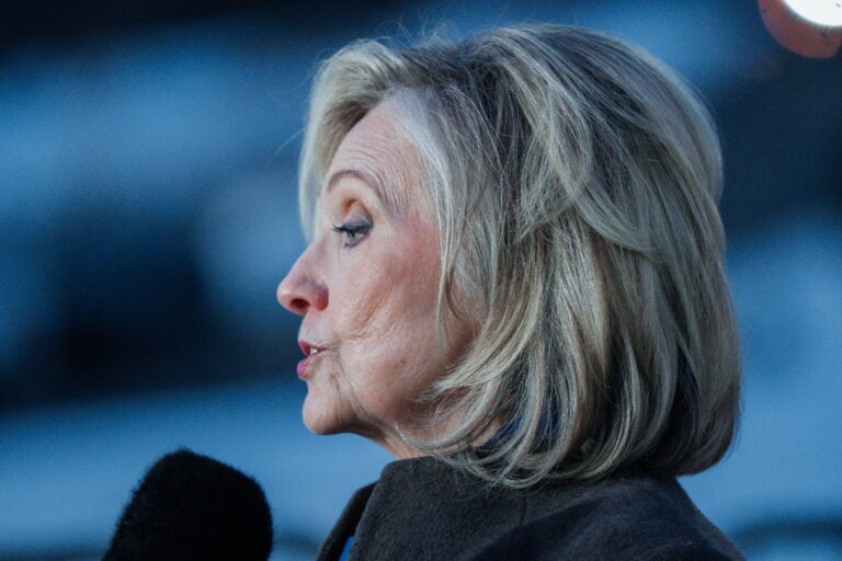 Congreso de EE.UU. publica videos de las declaraciones de Bill y Hillary Clinton sobre Jeffrey Epstein