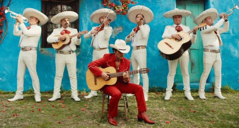 Bruno Mars estrena bolero con mariachi en su nuevo álbum ‘The Romantic’
