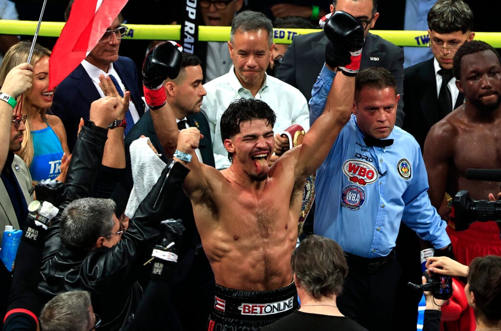 Xander Zayas defenderá sus títulos ante Jaron ‘Boots’ Ennis el 27 de junio en Nueva York
