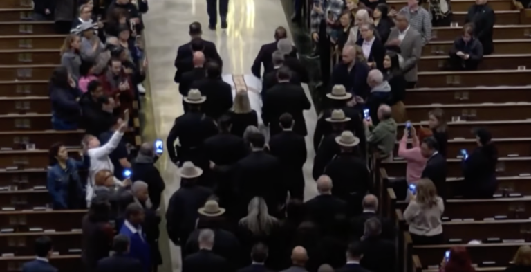 [VIDEO] Entre música y lágrimas: dan último adiós a Willie Colón en misa de despedida