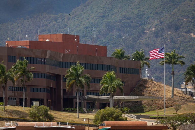 Estados Unidos reanuda operaciones de su Embajada en Caracas tras restablecer relaciones con Venezuela