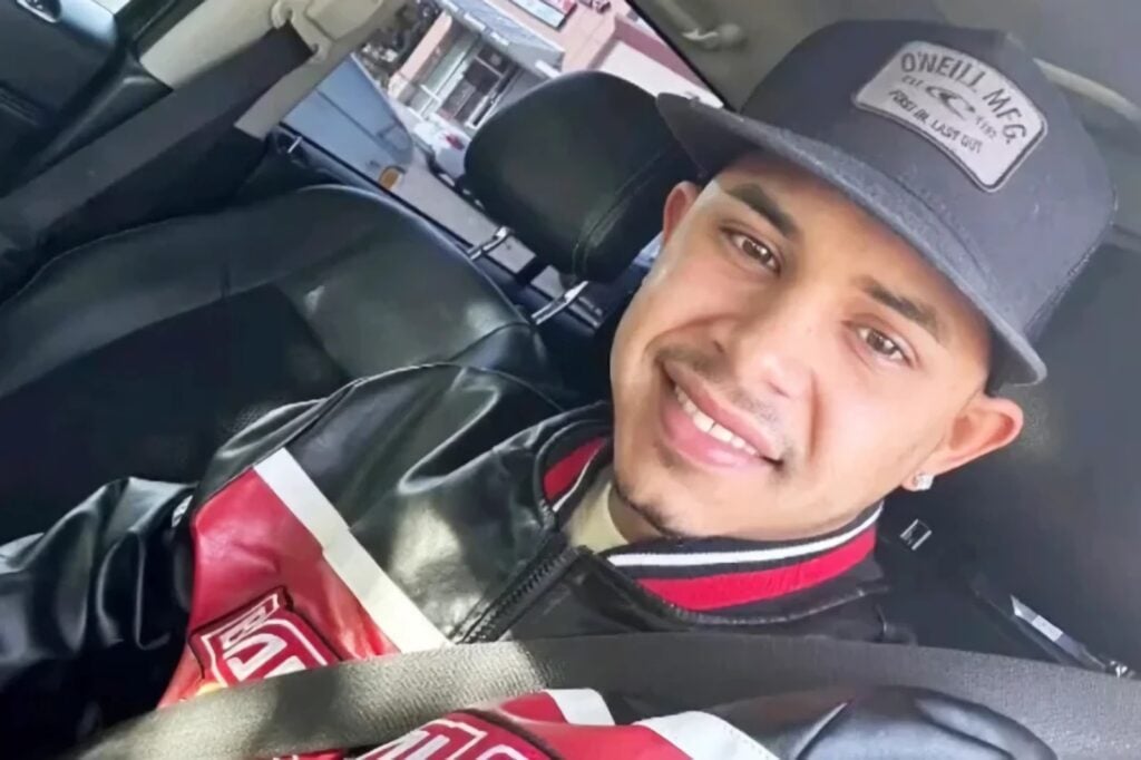Venezolano demanda a Estados Unidos por $1.3 millones tras ser deportado al CECOT en El Salvador