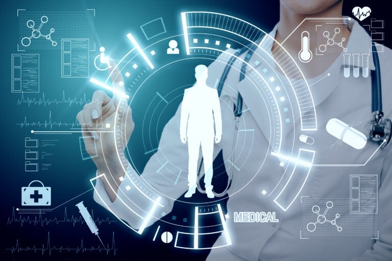 Ciencias Médicas reúne a expertos en foro sobre innovación y salud pública