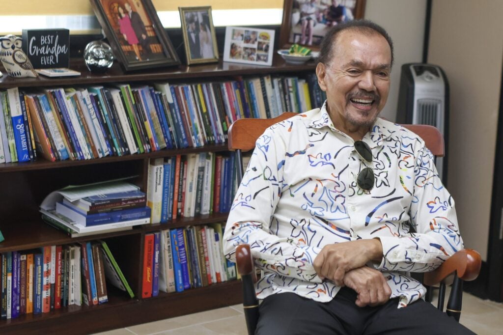 Reconocen 60 años de trayectoria de Bobby Valentín