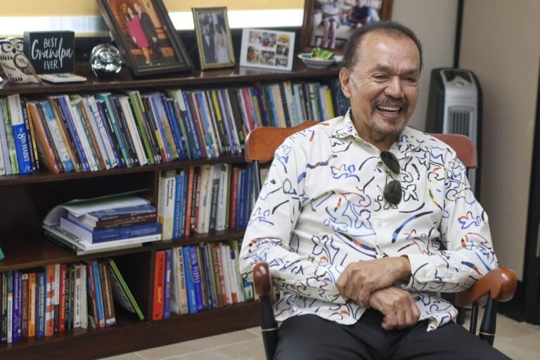 Reconocen 60 años de trayectoria de Bobby Valentín