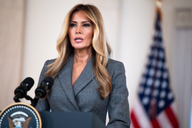 Melania Trump niega vínculos con Epstein, pero reaviva la controversia