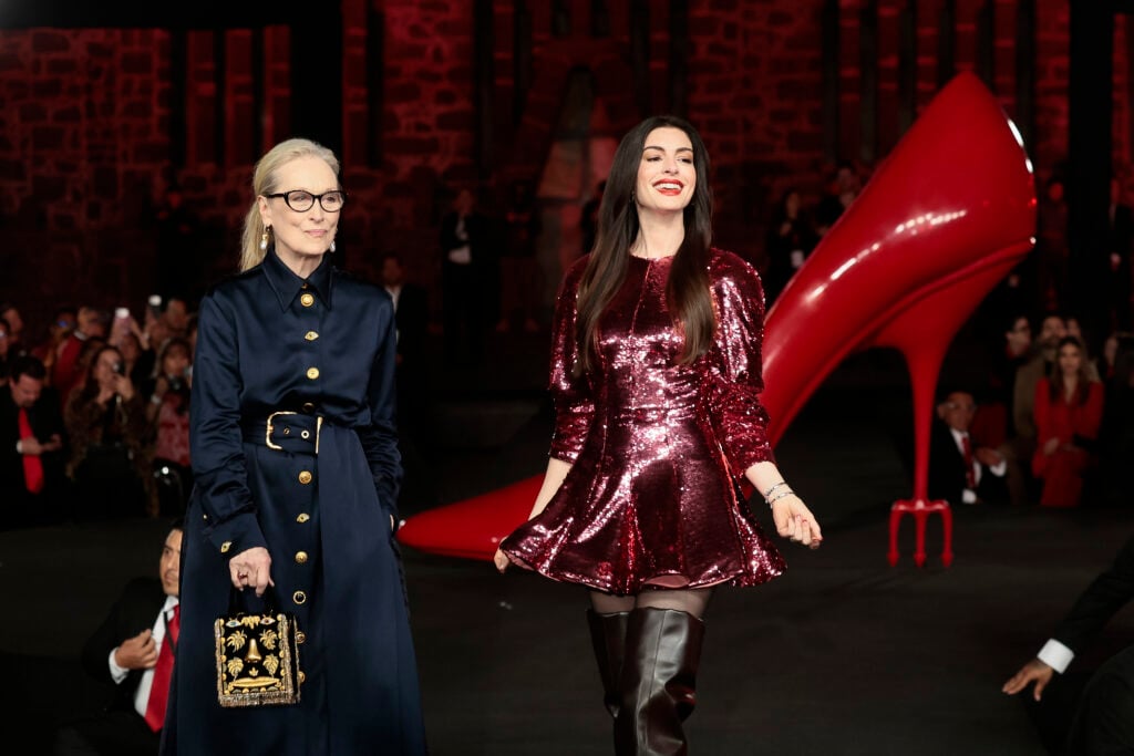 Meryl Streep y Anne Hathaway relanzan “El diablo viste de Prada” con gira global rumbo a su estreno