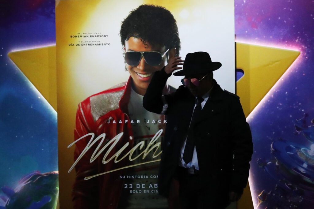Película de Michael Jackson arrasa en taquilla pese a críticas mixtas