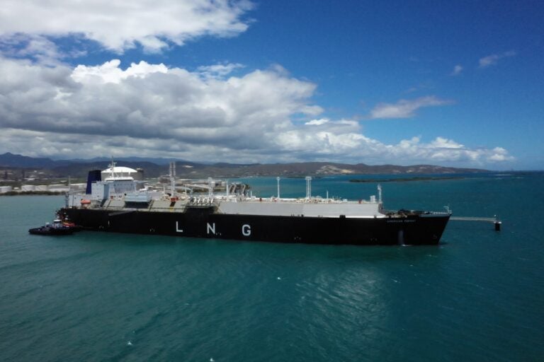 Crowley celebra año récord de suministro energético en la isla