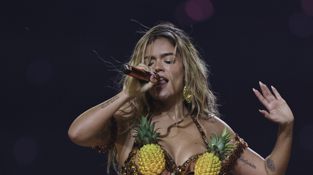 Karol G hace historia en Coachella y celebra a la comunidad latina