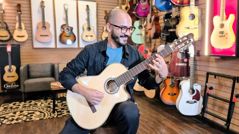 ¿Tocas guitarra o bajo? Abren convocatoria con premios de hasta $1,000
