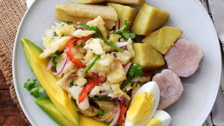 Del bacalao al caldo santo de Loíza: sabores típicos de la Semana Santa boricua