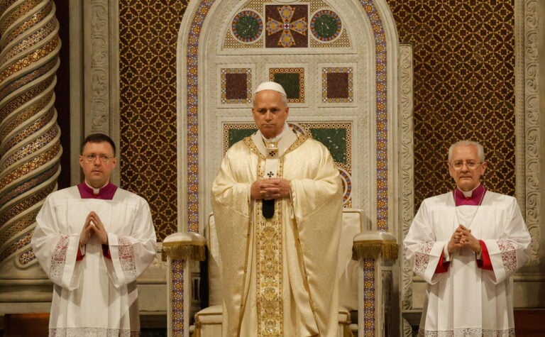 [EN VIVO] Desde Basílica de San Pedro, mira aquí la Celebración de la Pasión del Señor presidida por el Papa León XIV