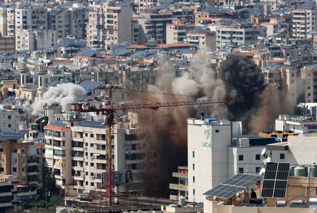En diez minutos sin precedentes, Israel bombardea decenas de zonas del Líbano