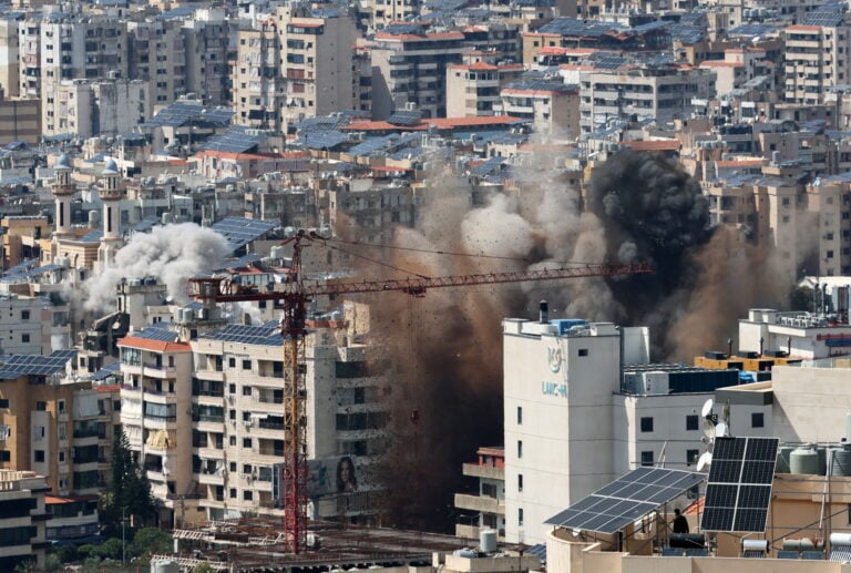 En diez minutos sin precedentes, Israel bombardea decenas de zonas del Líbano