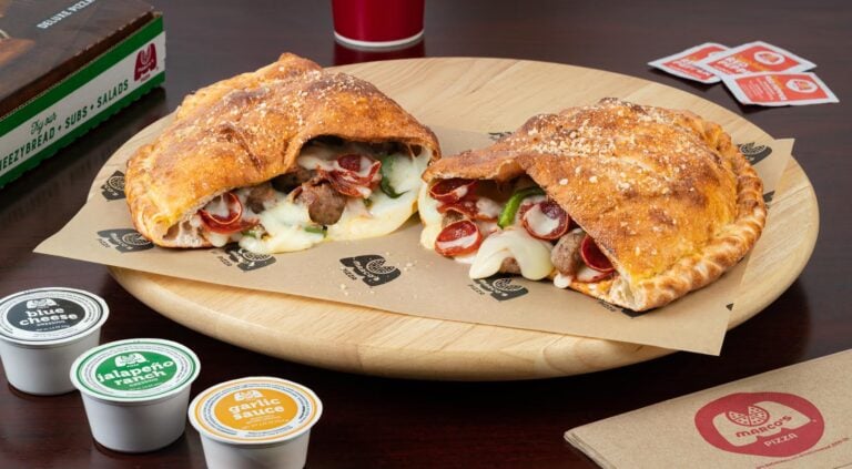 Más grande y personalizable: Marco’s Pizza apuesta por el Super Calzone