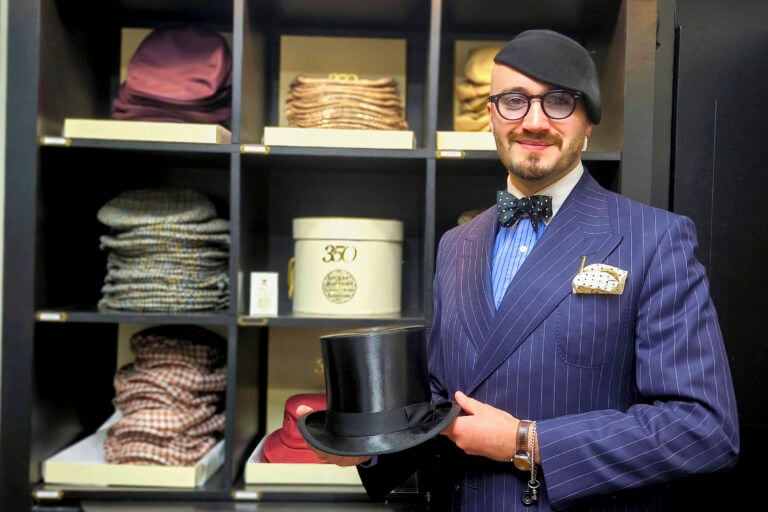 350 años vendiendo sombreros: el negocio londinense que ha vestido a reyes y celebridades