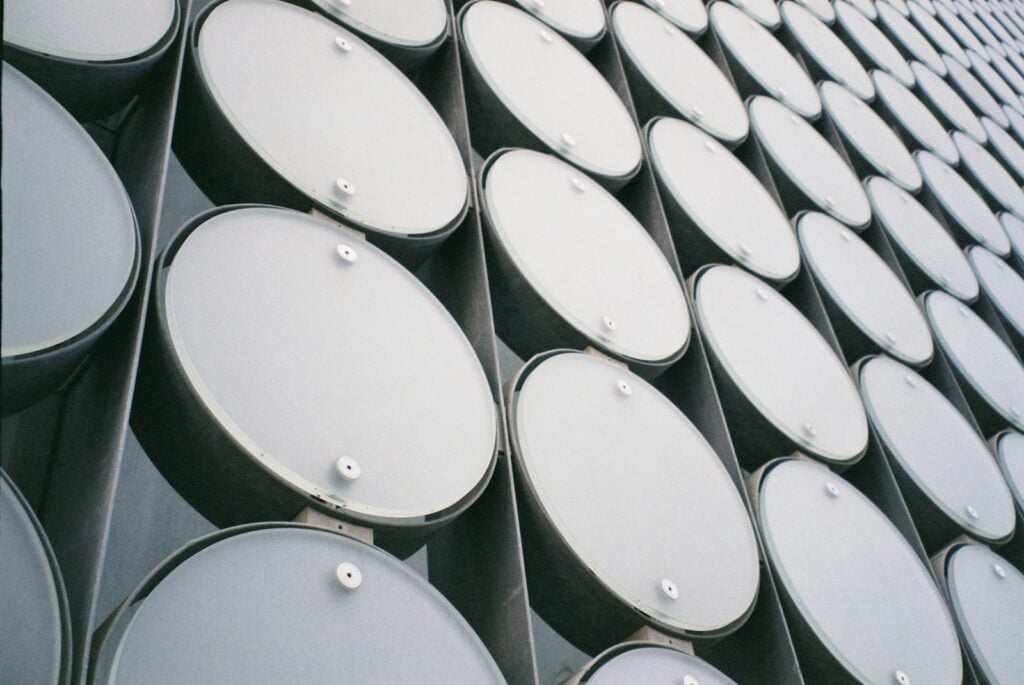 a group of black and white circles