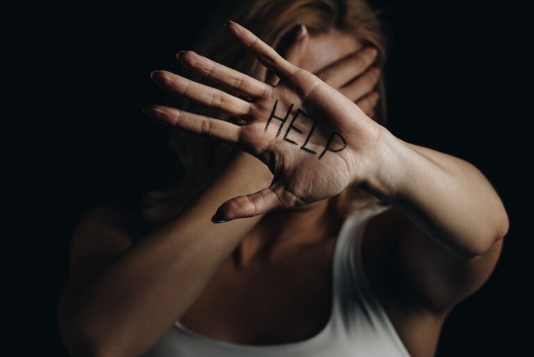 Feminicidio en Guayama: qué hacer y a dónde acudir ante señales de violencia