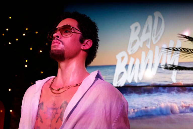 Madrid recibe a Bad Bunny con figura de cera inspirada en su era más caribeña