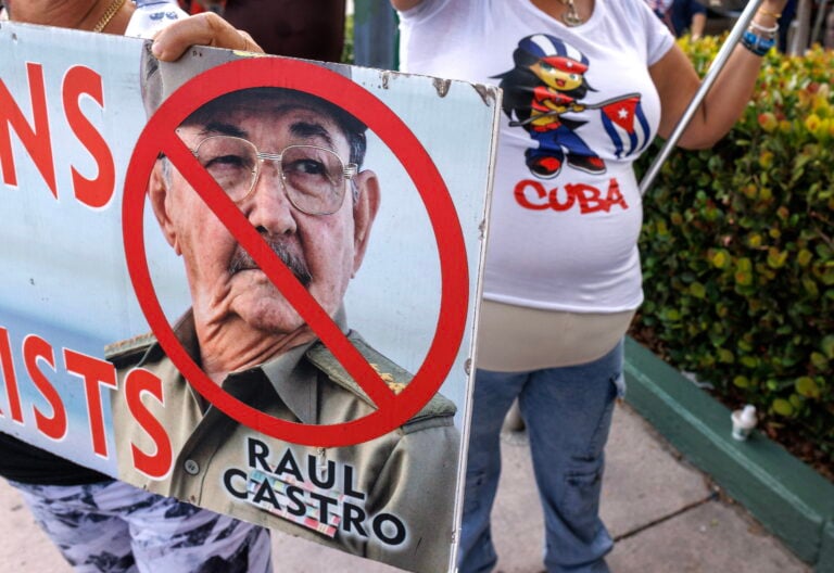 Exilio cubano celebra imputación contra Raúl Castro por derribo de avionetas en 1996