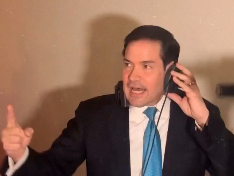 De la diplomacia al DJ booth: Marco Rubio se viraliza pinchando música en una boda