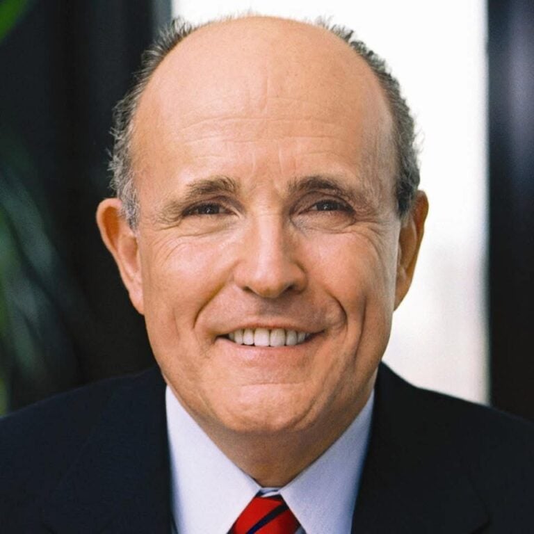 Rudy Giuliani hospitalizado en condición crítica por neumonía en Florida