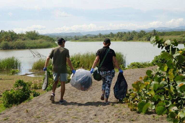 Kia se une a jornada de limpieza ambiental con Scuba Dogs Society