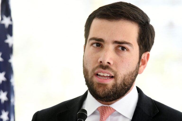 La renuncia del DDEC: un éxodo que expone la guerra de poder en La Fortaleza