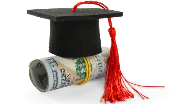 Estudiantes podrán recibir hasta $1,000 por semestre con programa de becas