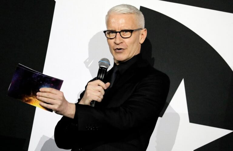 Anderson Cooper se despide de ’60 Minutes’ tras dos décadas en el icónico programa de CBS