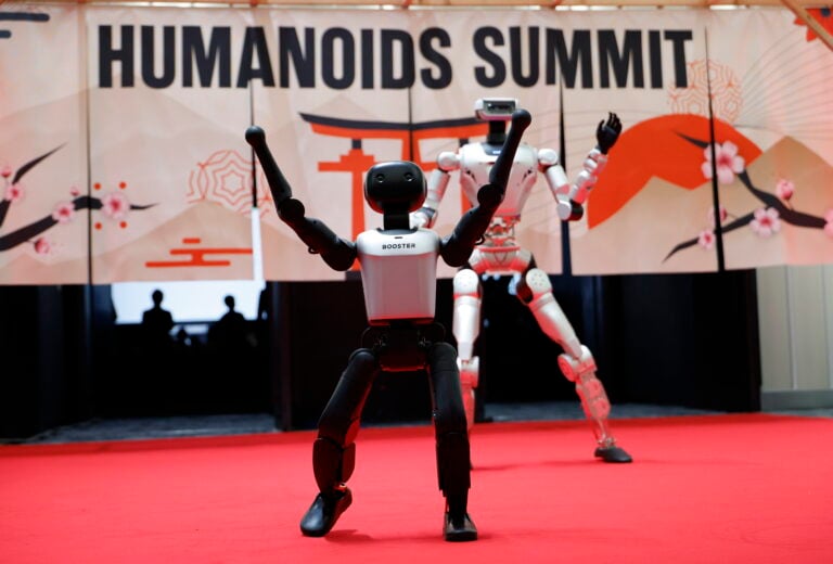 ¿Nos van a quitar el trabajo?: Robots ya bailan, juegan baloncesto y hasta se parecen a sus dueños