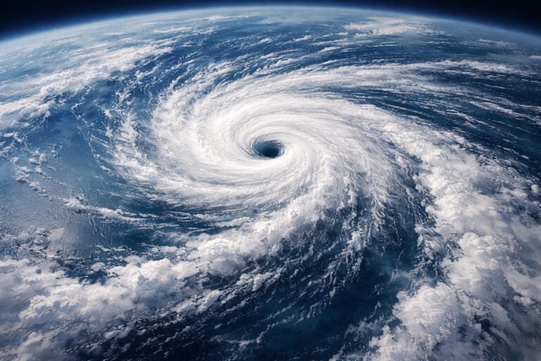 NOAA pronostica menos huracanes en el Atlántico y más actividad ciclónica en el Pacífico para 2026