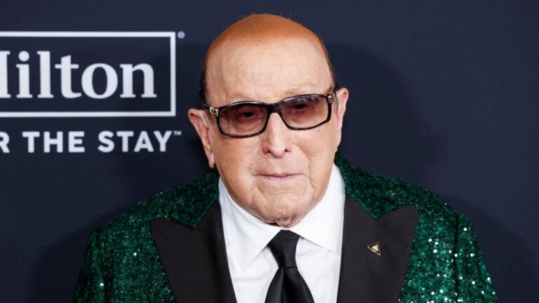 Muere Clive Davis, el ejecutivo que descubrió a Whitney Houston y Alicia Keys
