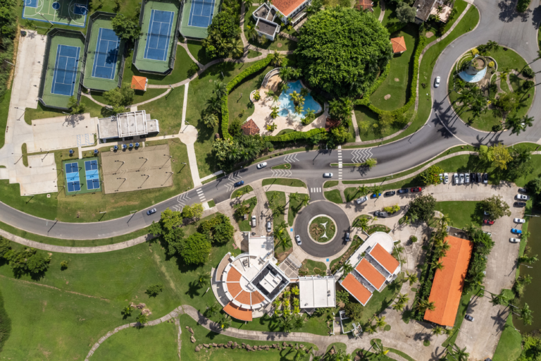VRM Companies celebra el renacer de Ciudad Jardín en Gurabo con la develación de una escultura de Luis Torruella