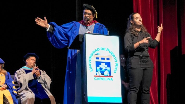 José Vega Santana “Remi” recibe Doctor Honoris Causa en Artes de la UPR