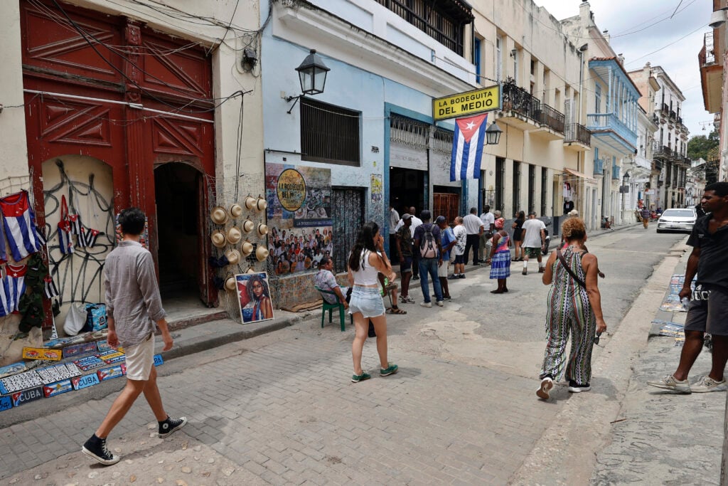 El desplome del turismo en Cuba va más allá de los hoteles: afecta el sustento de miles de familias