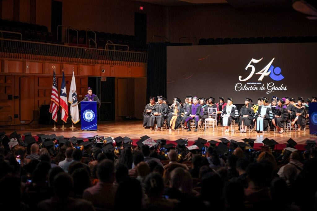 Más de 130 estudiantes se gradúan con honores en el Colegio Universitario de San Juan