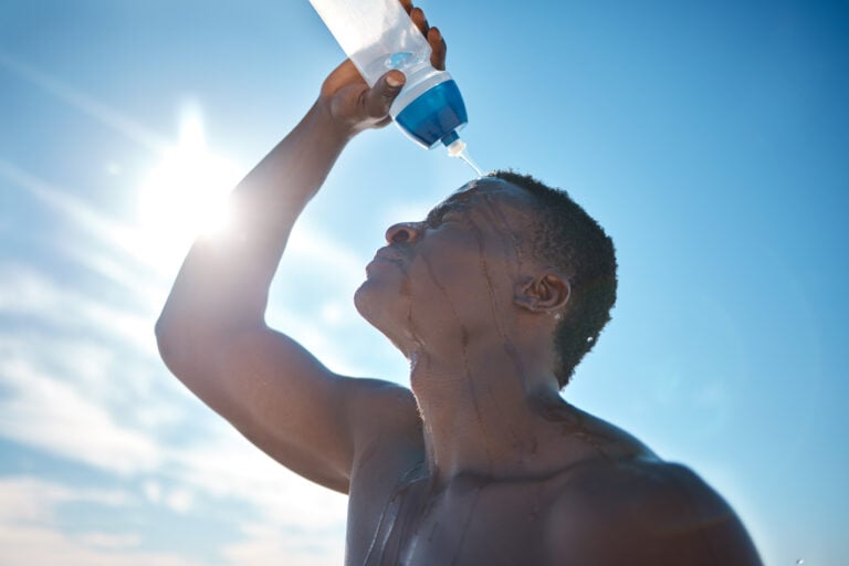 No deje la botella de agua: Sensación de calor subirá los 100 grados fahrenheit
