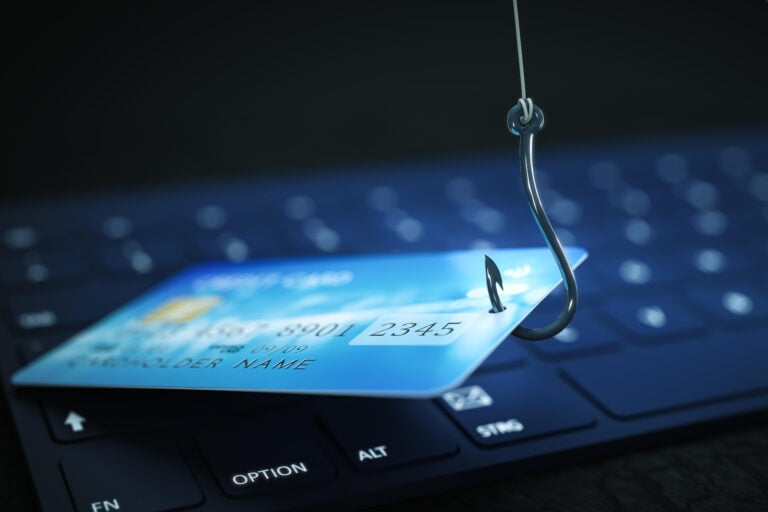 Así puede protegerse de fraudes en mensajes y redes sociales