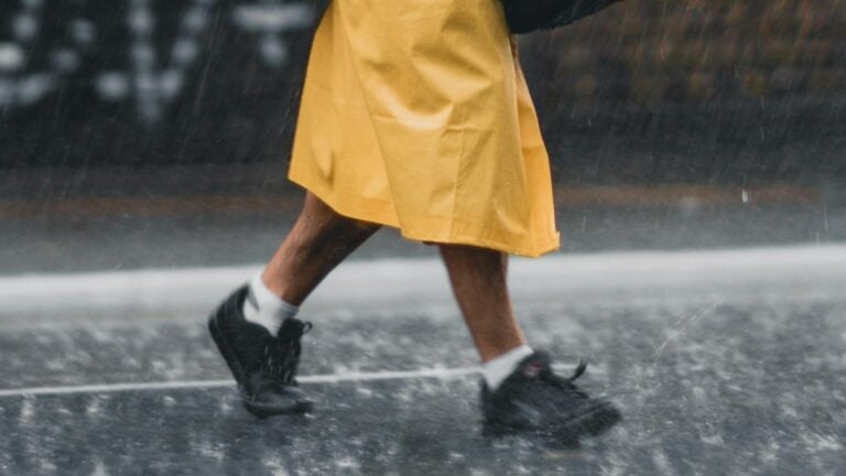 ¿Saldrás esta tarde? Se esperan aguaceros en el oeste y lluvia aislada esta noche en el este