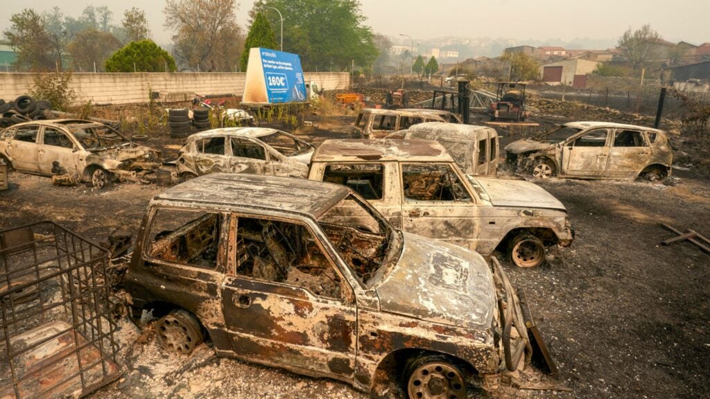 Más de 390,000 personas afectadas por incendios forestales en España y Francia