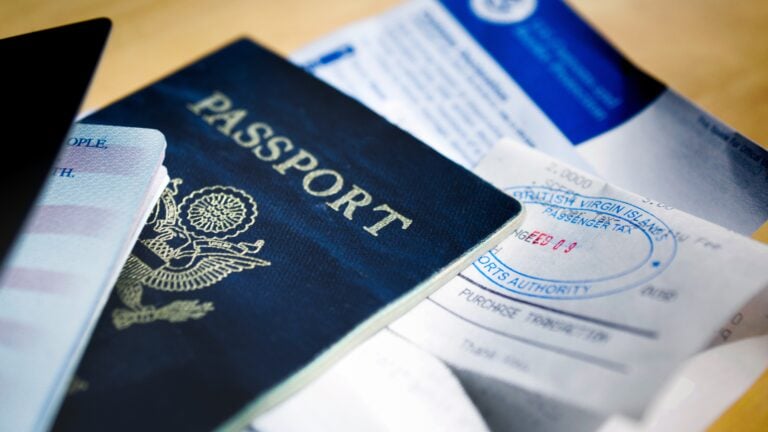 ¿Debes pensión alimentaria? El gobierno federal amplía la revocación de pasaportes por deudas de $40,000 o más