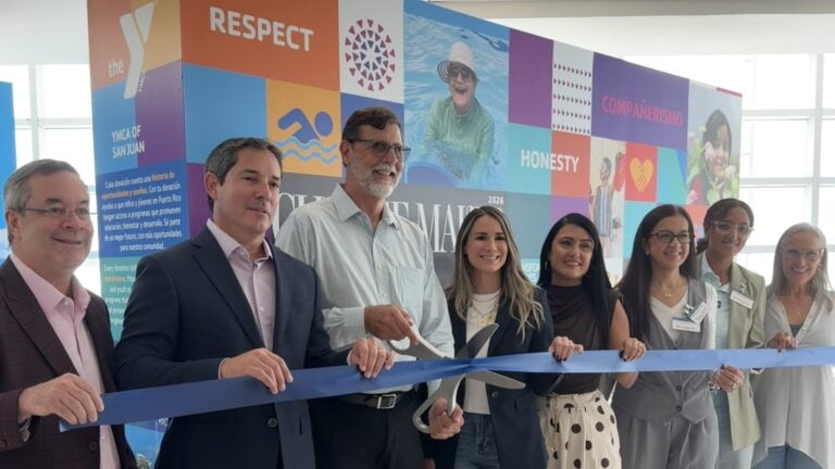 ¿Pasarás por el aeropuerto? La YMCA abre un espacio para recibir donativos y dar a conocer su labor