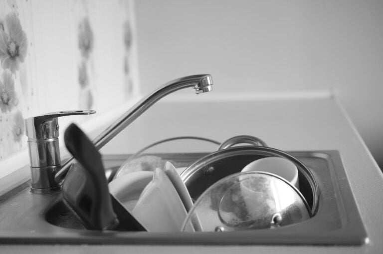 Racionamiento de agua, mejoras eléctricas y apagones: otra semana de retos para miles de abonados en Puerto Rico