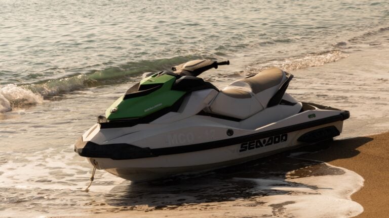 Hasta $5,000 de multa: prohíben los jetskis en esta zona de Salinas para proteger a los manatíes