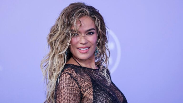 Karol G transforma el fenómeno del eclipse en una historia de corazón roto