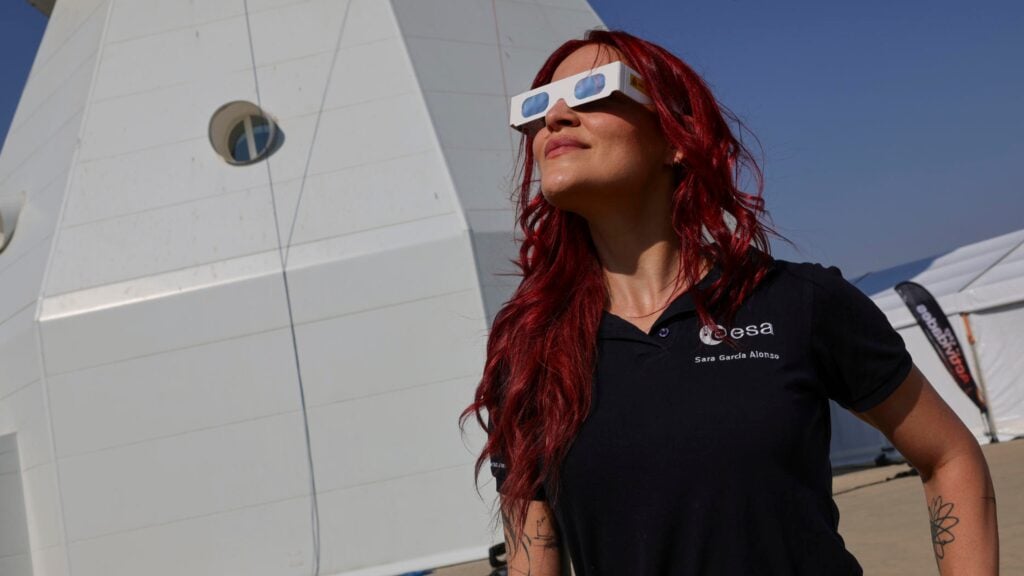 España mira al cielo: así se vive el primer eclipse total de Sol en 114 años