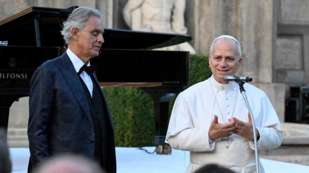 164 jóvenes unen sus voces con Andrea Bocelli y el papa León XIV en un llamado por la paz